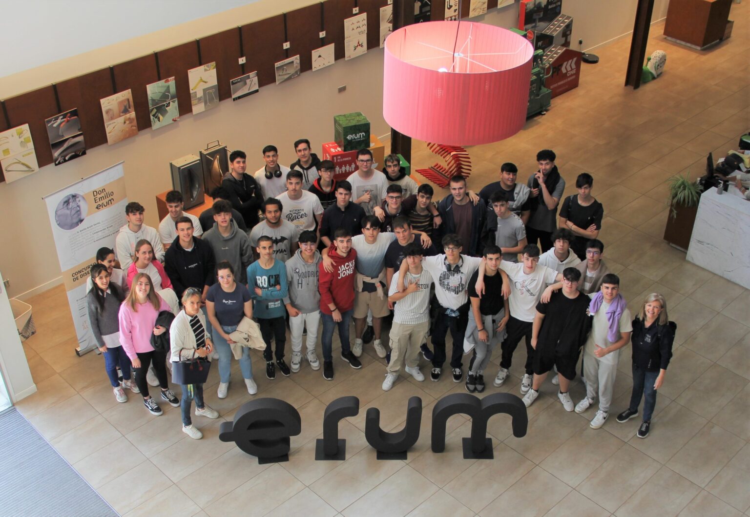 Grupo Erum recibe al colegio San Roque de Alcoy