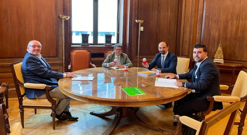 reunión con la Comisión de Seguridad Vial en el Congreso de los Diputados