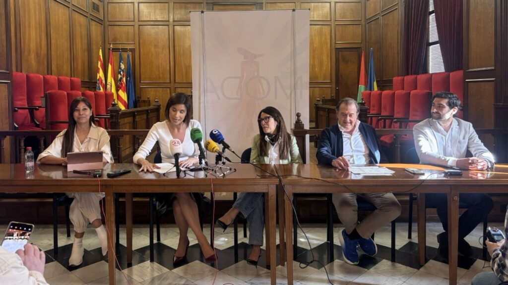 Rueda de prensa de la IV Semana de la Moda de Alcoy con representantes del Ayuntamiento, AITEX, Grupo Erum y ANDE.